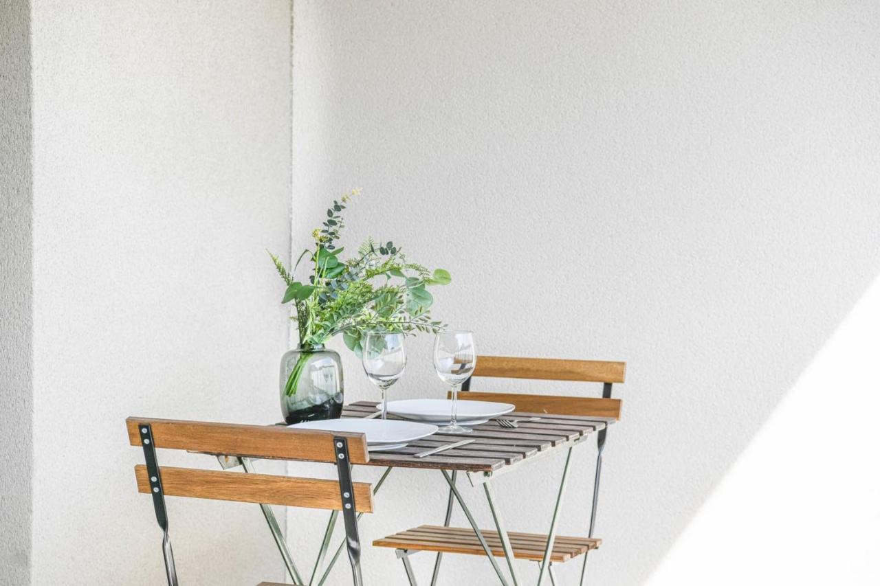 Appart Avec Terrasse Et Parking A 2 Min Du Metro Marselha Exterior foto